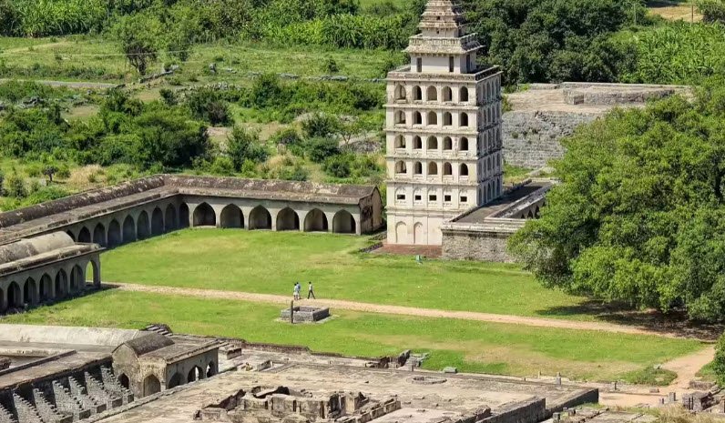 Fortshire, India