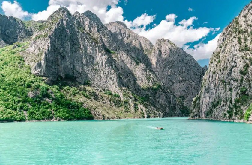 Ndërnënas, , Albania