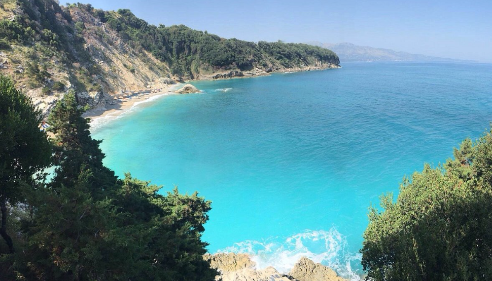 Pulëbardha, Albania