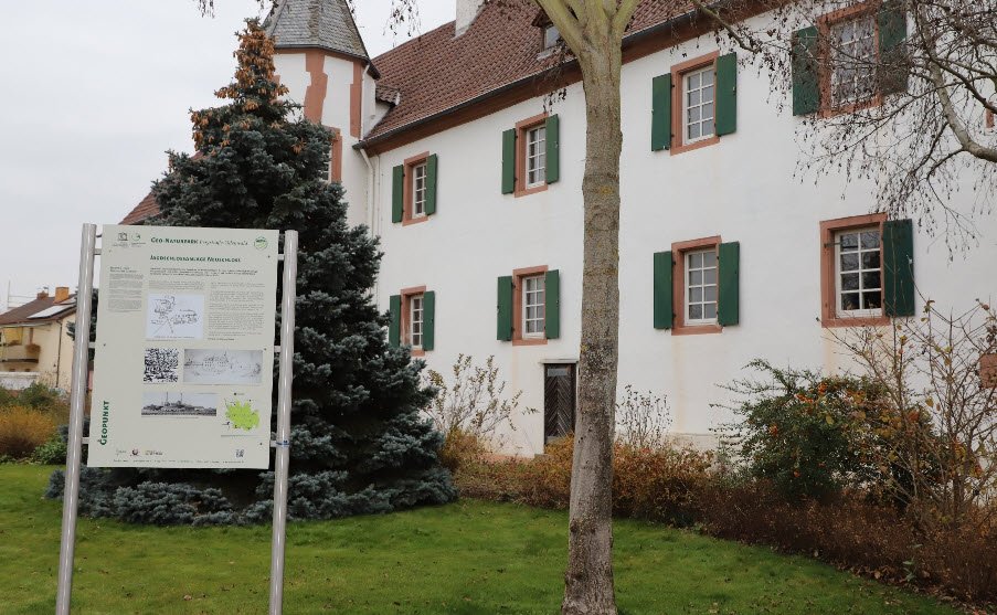 Neuschloss, Lampertheim, Germany