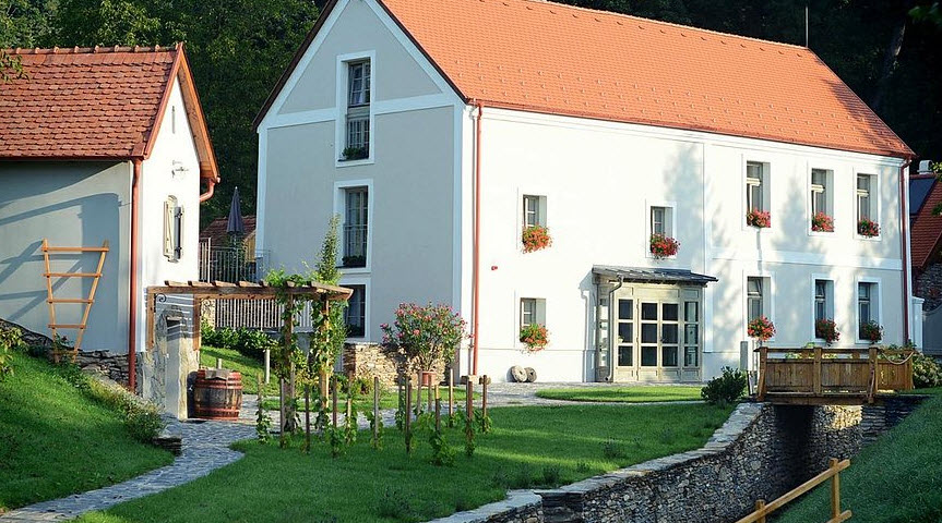 Bozsok, Hungary