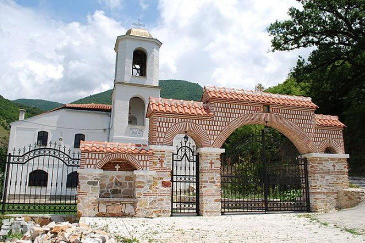 Stenche, Poland, North Macedonia