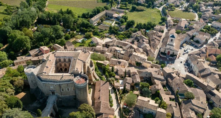 Suze-la-Rousse, France, France