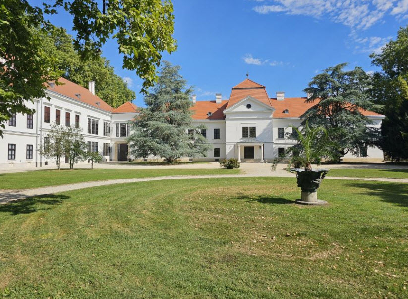 Szőcsény, Hungary