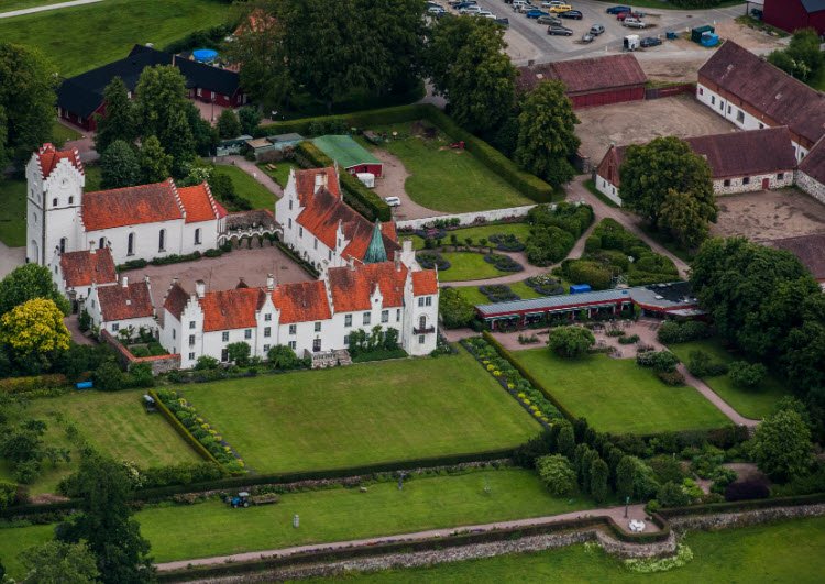 Bosjökloster, Sweden