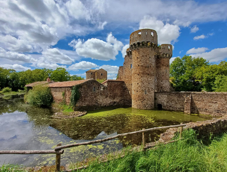 Sanzay, France