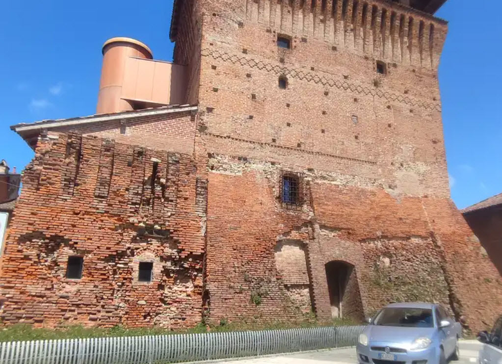 Dongione (o castello-torre) di Carbonara Scrivia, Italy
