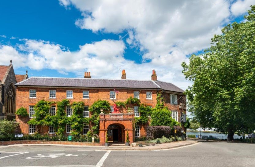 Relais & Châteaux Hotel Burg Schwarzenstein, Germany