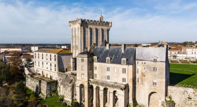 Pons, France