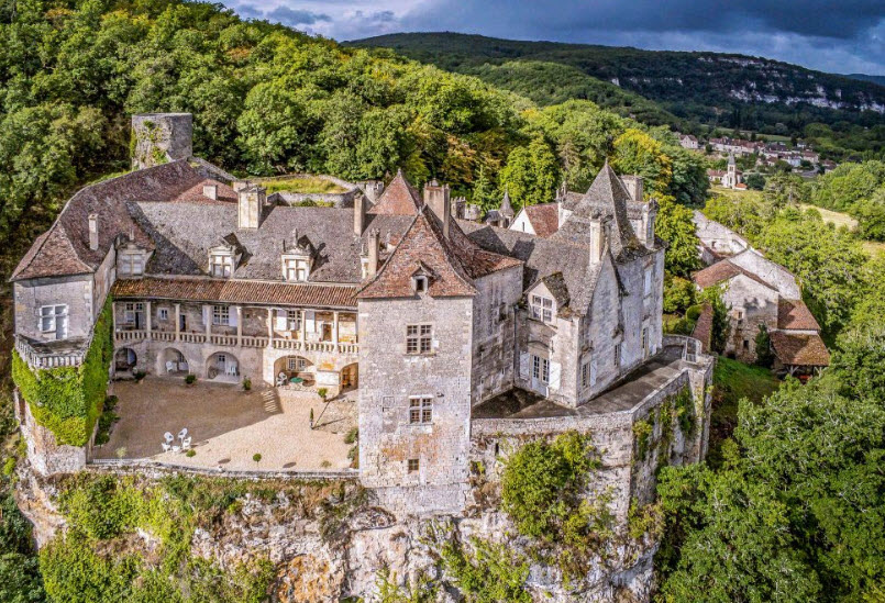 Cénevières, France