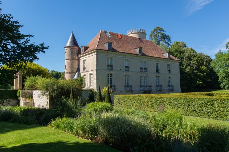 Pesselières, France