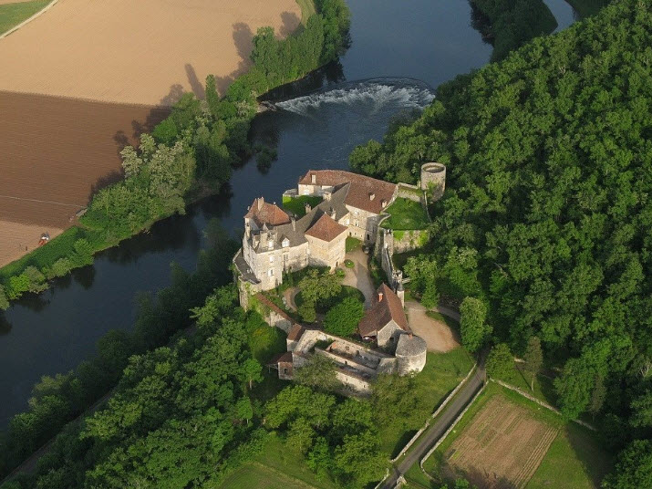 Cénevières, France