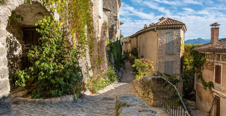 Crestet, France