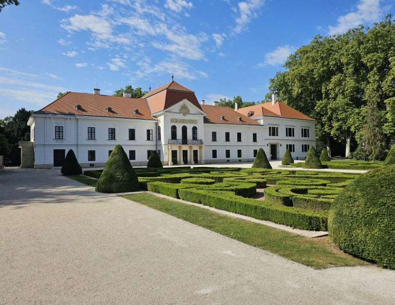 Szőcsény, Hungary