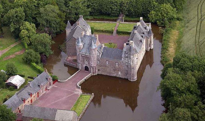 Trecesson, France, France