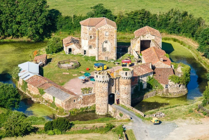 Sanzay, France