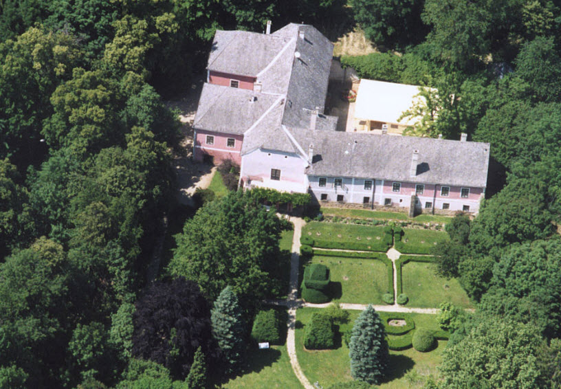 Bozsok, Hungary