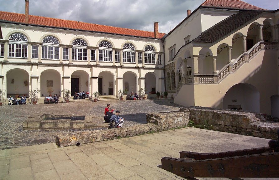 Rákóczi-vár, Popoiu, Romania, Romania