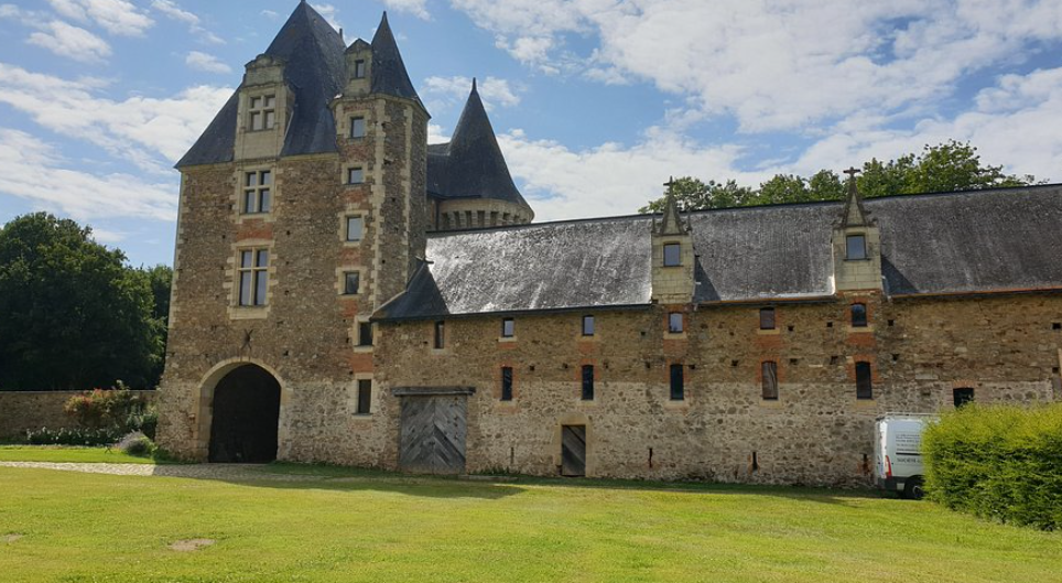 Chateau de Mortiercrolles, France