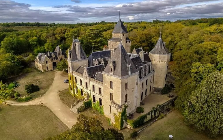 Ternay, France