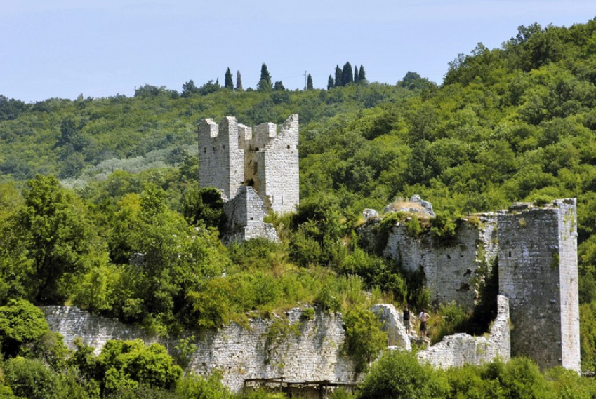 Kaštel Petrapilosa, Croatia