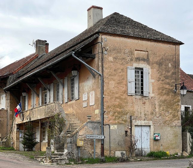 Montceaux-Ragny, France, France