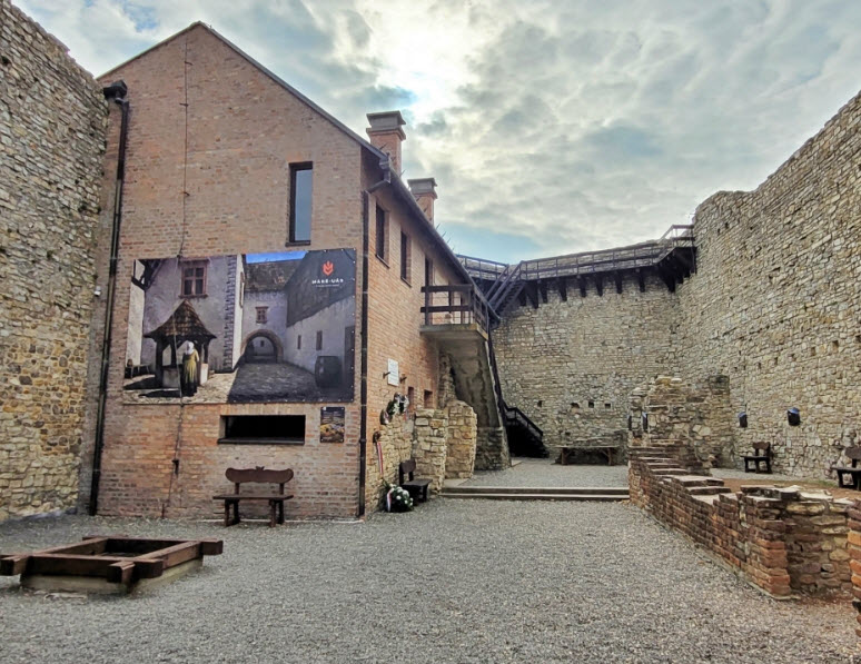 Máré-Vár, Hungary