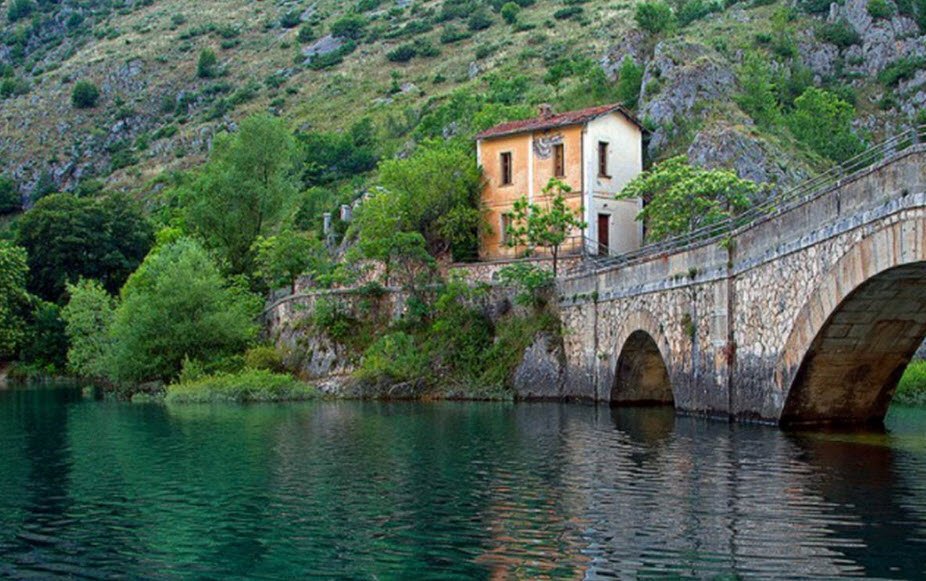 Gorges of Sagittarius, Italy, Italy