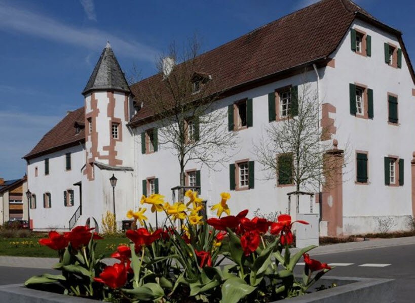 Neuschloss, Lampertheim, Germany