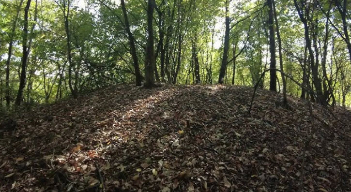 Kastélytető, Hungary