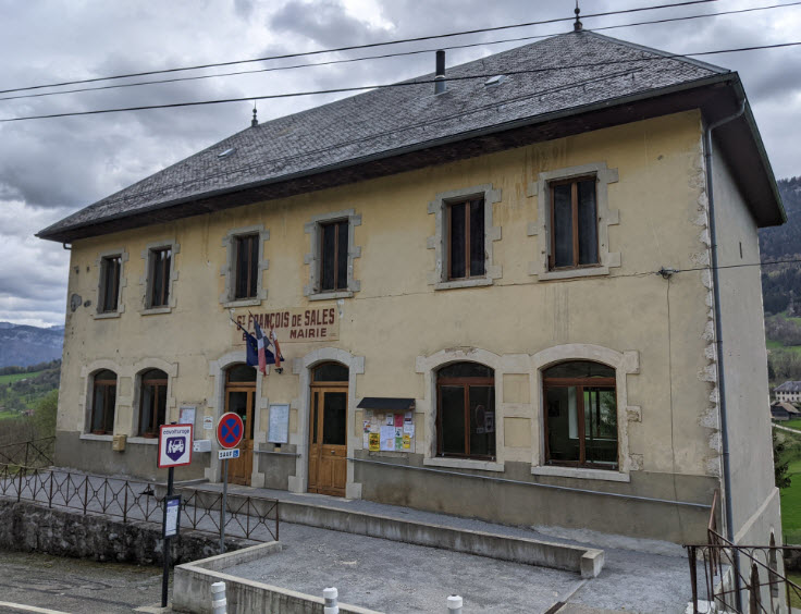 Sales, France