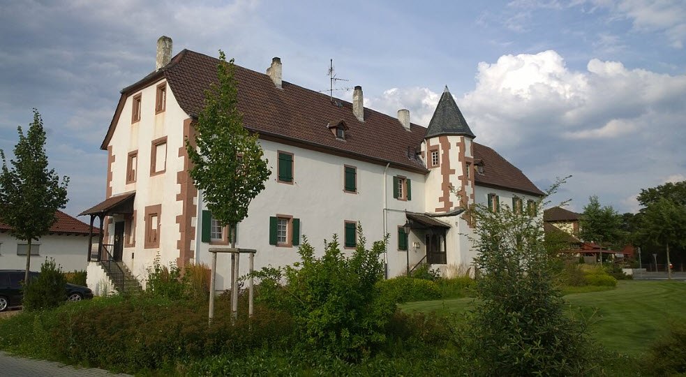 Neuschloss, Lampertheim, Germany