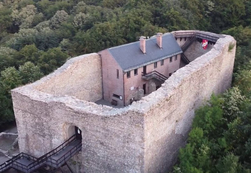 Máré-Vár, Hungary