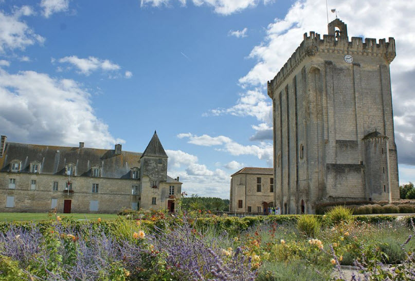 Pons, France