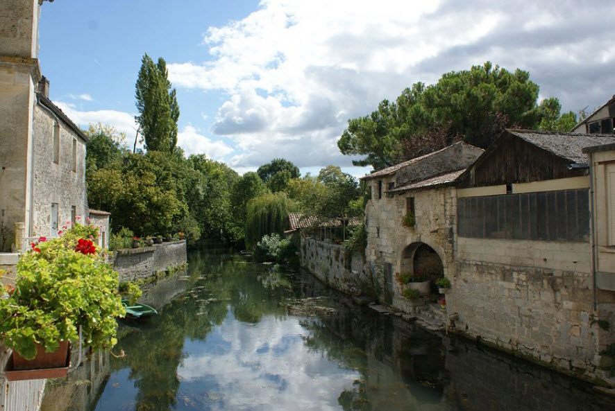 Pons, France