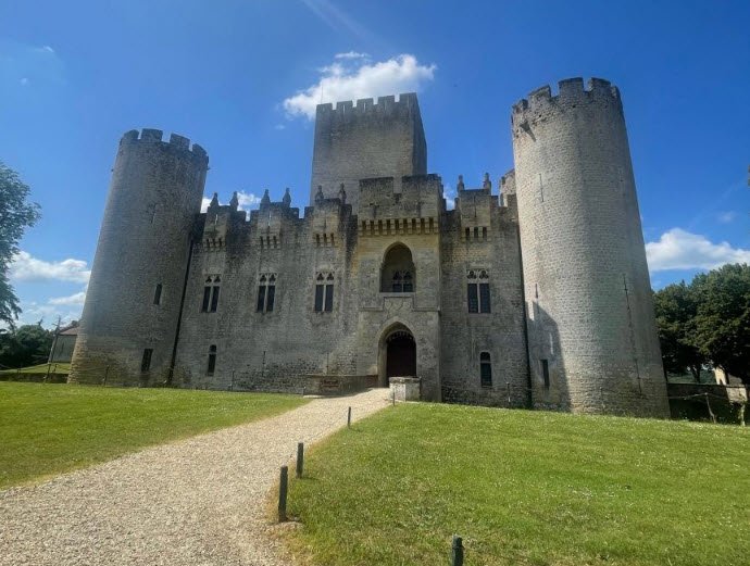 Roquetaillade, France, France
