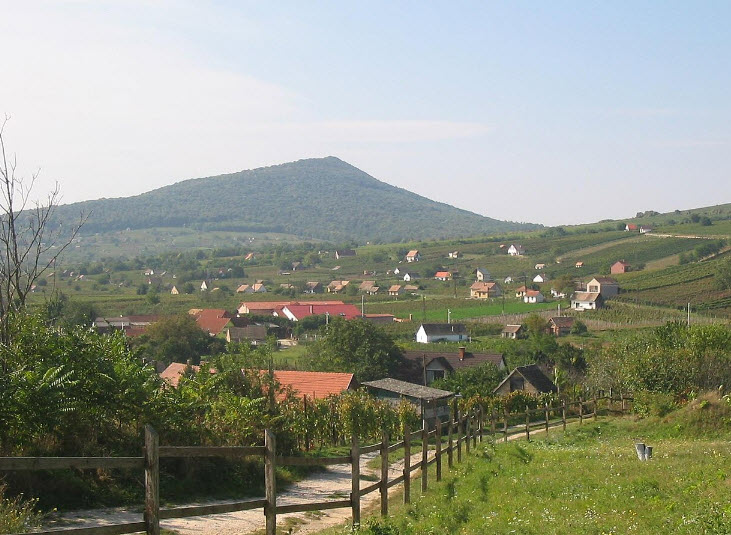 Szársomlyó, Hungary