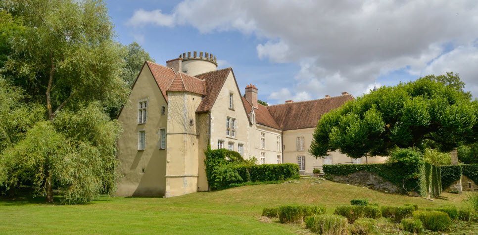 Pesselières, France