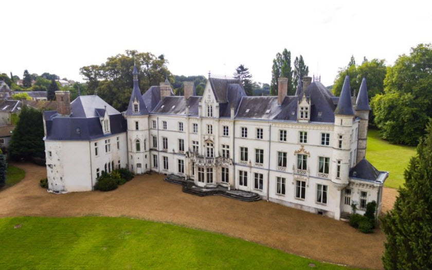 Charbonnières, France